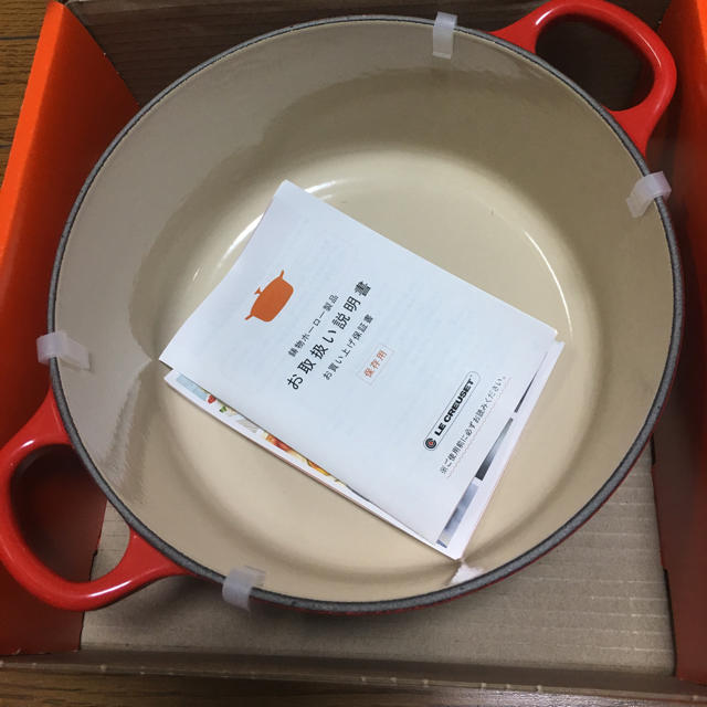 LE CREUSET(ルクルーゼ)の新品　ルクルーゼ ココットロンド22cm レッド5個 インテリア/住まい/日用品のキッチン/食器(鍋/フライパン)の商品写真