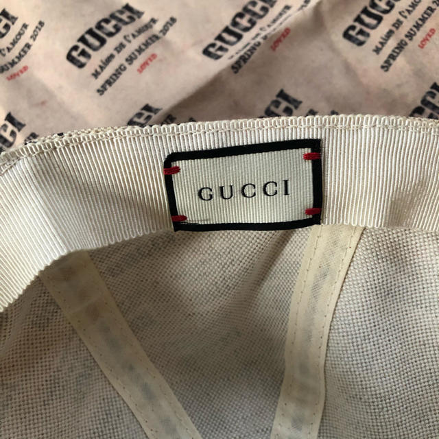 Gucci(グッチ)の美品　GUCCI スタンプ　ロゴ　キャップ　西島隆弘　着用 メンズの帽子(キャップ)の商品写真