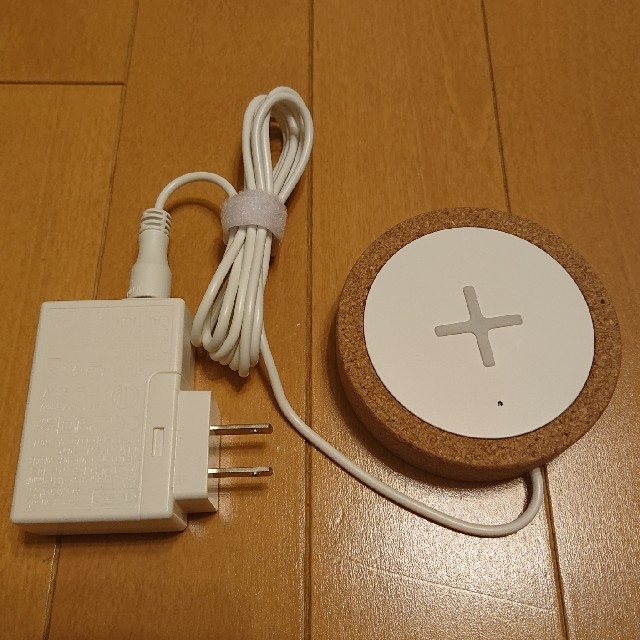 IKEA(イケア)のIKEA ワイヤレス充電器 NORDMÄRKE ノールドメルケ 白 コルク スマホ/家電/カメラのスマートフォン/携帯電話(バッテリー/充電器)の商品写真