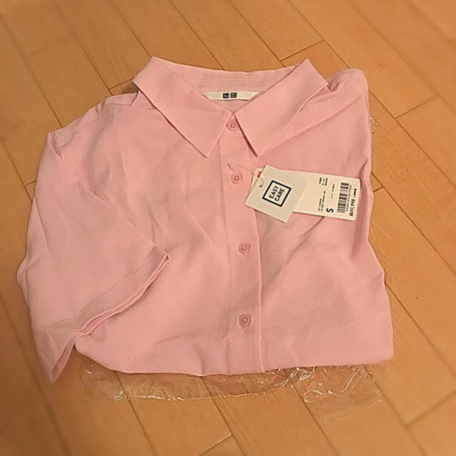 UNIQLO(ユニクロ)のユニクロ　イージーケア　シャツ　ブラウス　新品 レディースのトップス(シャツ/ブラウス(半袖/袖なし))の商品写真