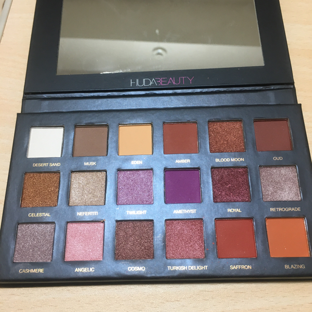 Huda Beauty Desert Dusk Eyeshadow アイシャドウ