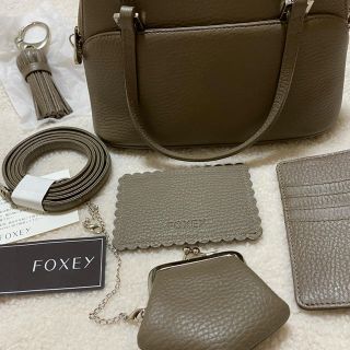 フォクシー(FOXEY)の未使用⭐︎FOXEY⭐︎人気マカロンバック⭐︎ベージュ(ハンドバッグ)