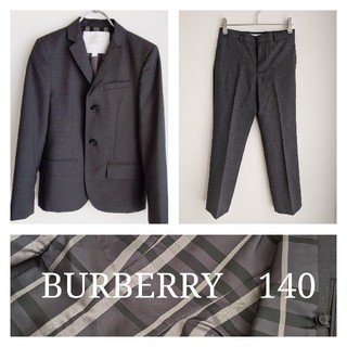 バーバリー(BURBERRY)の超美品！　バーバリー　高級　スーツ　セットアップ　140 グレー　男の子(ドレス/フォーマル)