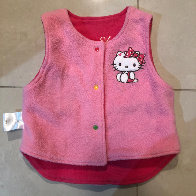 サンリオ(サンリオ)のハローキティ♡フリースベスト95 キッズ/ベビー/マタニティのキッズ服女の子用(90cm~)(パジャマ)の商品写真