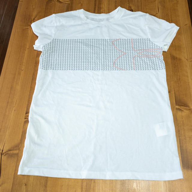 UNDER ARMOUR(アンダーアーマー)のmilkyさま専用　アンダーアーマー　tシャツ　ホワイト　ピンク レディースのトップス(Tシャツ(半袖/袖なし))の商品写真