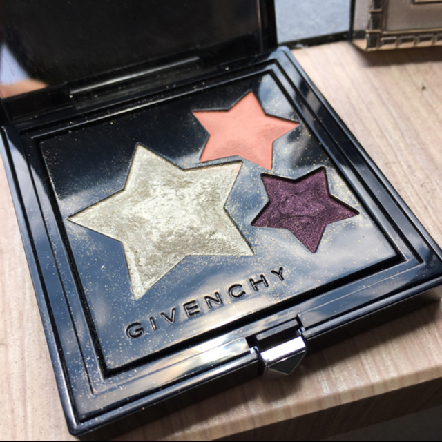 GIVENCHY(ジバンシィ)のジバンシィ　アイシャドー　限定✨ コスメ/美容のベースメイク/化粧品(アイシャドウ)の商品写真