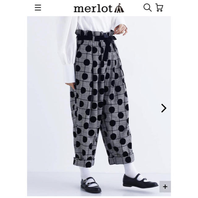 merlot(メルロー)のmerlot plus フロッキードットワイドタックパンツ　 レディースのパンツ(カジュアルパンツ)の商品写真