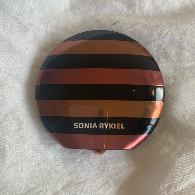 SONIA RYKIEL(ソニアリキエル)の【お値下げ】SONIA RYKIEL キャトルアイシャドウ コレクション コスメ/美容のベースメイク/化粧品(アイシャドウ)の商品写真