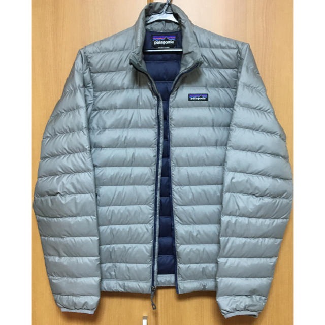 patagonia(パタゴニア)の予約済着用数回patagonia パタゴニア　ダウンセーター XS　カラーＦＥＡ メンズのジャケット/アウター(ダウンジャケット)の商品写真