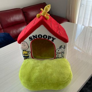 スヌーピー(SNOOPY)の犬用ベッド　スヌーピー新品タグ付きMサイズ(犬)