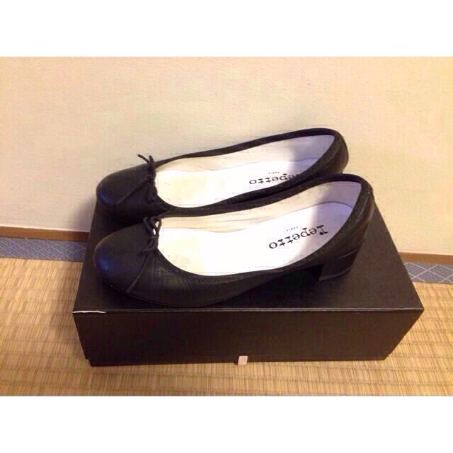 repettoブラックバレエシューズ