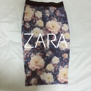 ザラ(ZARA)のZARA フラワータイトスカート(ひざ丈スカート)