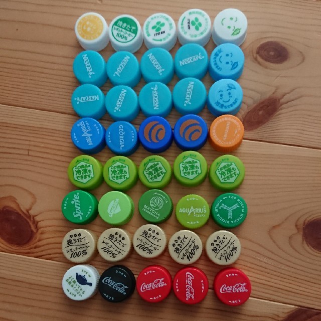 コカ・コーラ - ペットボトル キャップ 40個の通販 by キラリ コカ・コーラ - ペットボトル キャップ 40個の通販 by キラリ