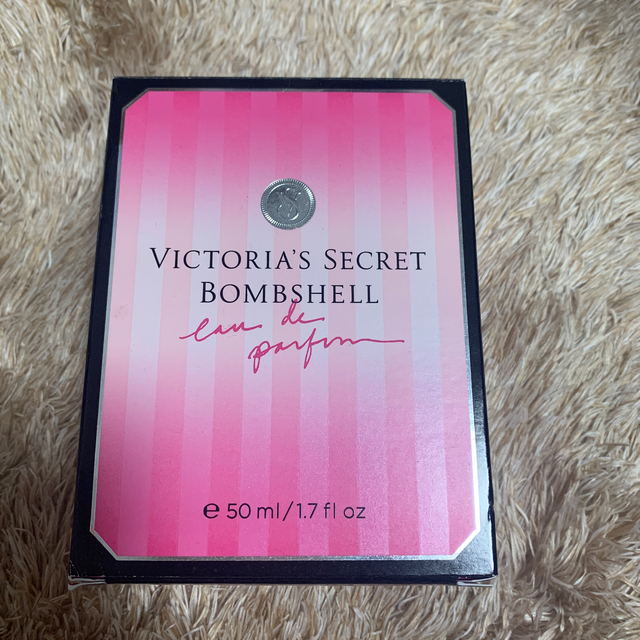 Victoria's Secret(ヴィクトリアズシークレット)のビクトリアシークレット ボムシェル コスメ/美容の香水(香水(女性用))の商品写真