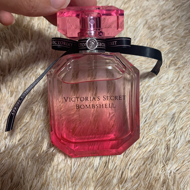 Victoria's Secret(ヴィクトリアズシークレット)のビクトリアシークレット ボムシェル コスメ/美容の香水(香水(女性用))の商品写真