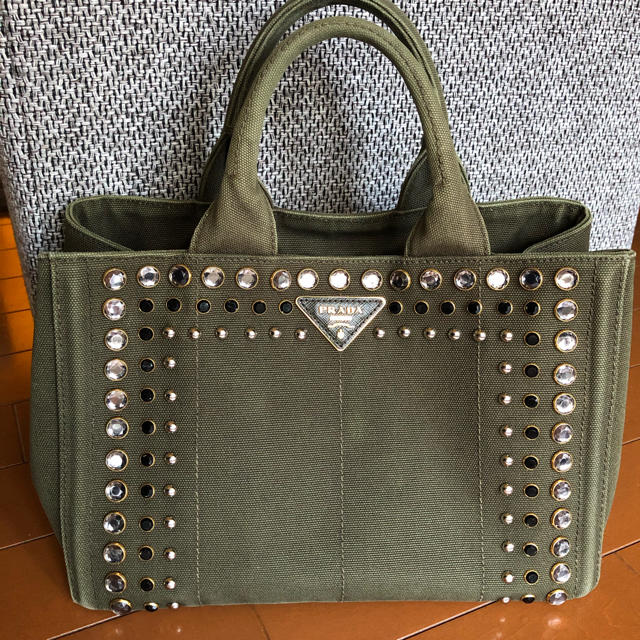 ご予約♡ PRADA カナパビジューSサイズ カーキ - トートバッグ