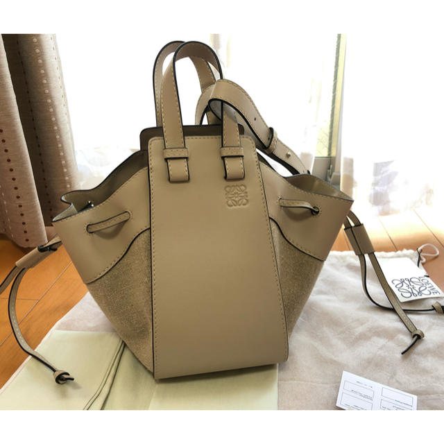 LOEWE(ロエベ)のロエベハンモック　スモールサイズ　ライトオート レディースのバッグ(ショルダーバッグ)の商品写真