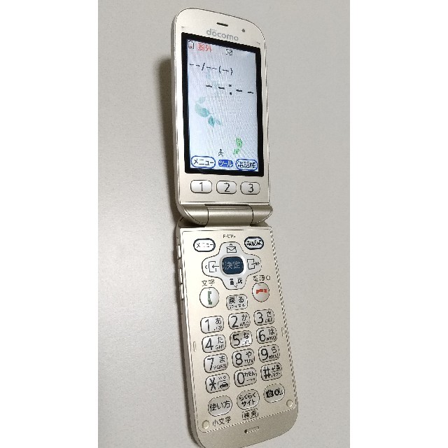 富士通(フジツウ)の【☺️様専用】docomo F-01G らくらくホン  中古  ガラケー スマホ/家電/カメラのスマートフォン/携帯電話(携帯電話本体)の商品写真