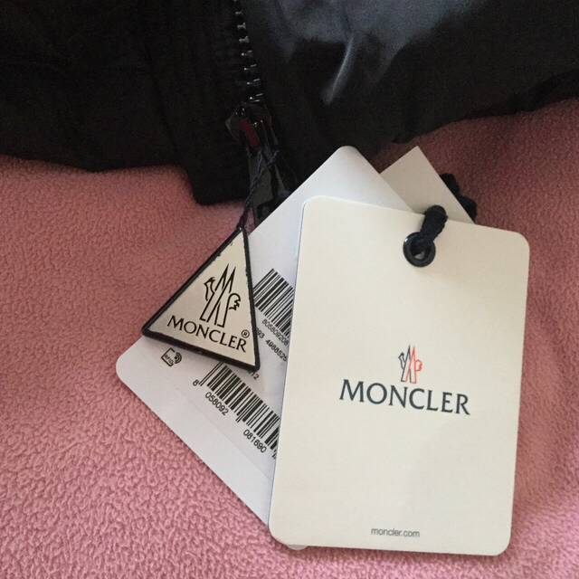 MONCLER(モンクレール)の☆みぃー様専用☆MONCLER APHROTITI★ブラック★新品☆サイズ4 レディースのジャケット/アウター(ダウンコート)の商品写真