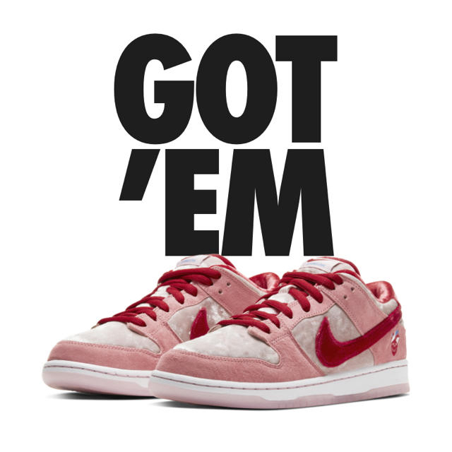 supremeNike SB Dunk Low strange love