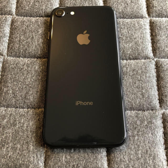 iPhone(アイフォーン)のiPhone8 スマホ/家電/カメラのスマートフォン/携帯電話(スマートフォン本体)の商品写真