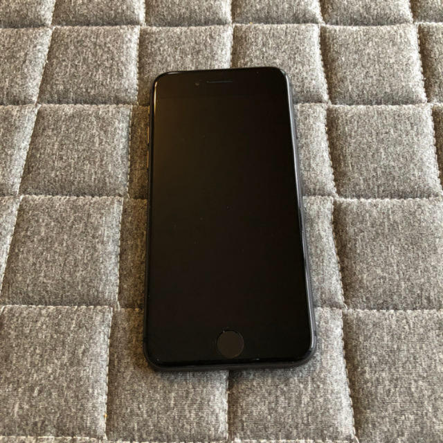 iPhone(アイフォーン)のiPhone8 スマホ/家電/カメラのスマートフォン/携帯電話(スマートフォン本体)の商品写真