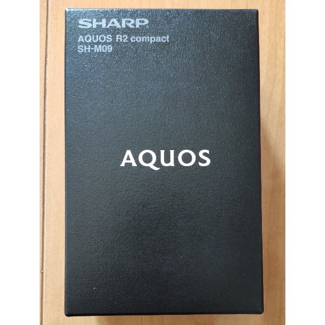 AQUOS(アクオス)の新品未開封 AQUOS R2 compact SH-M09  本体 スマホ/家電/カメラのスマートフォン/携帯電話(スマートフォン本体)の商品写真