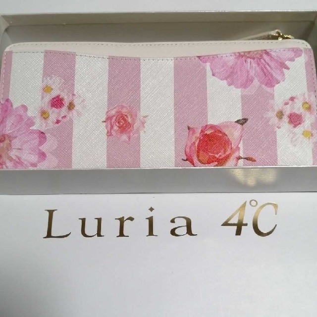 4℃(ヨンドシー)のルリア4℃　Luria4℃　花柄ストライプ　長財布 レディースのファッション小物(財布)の商品写真