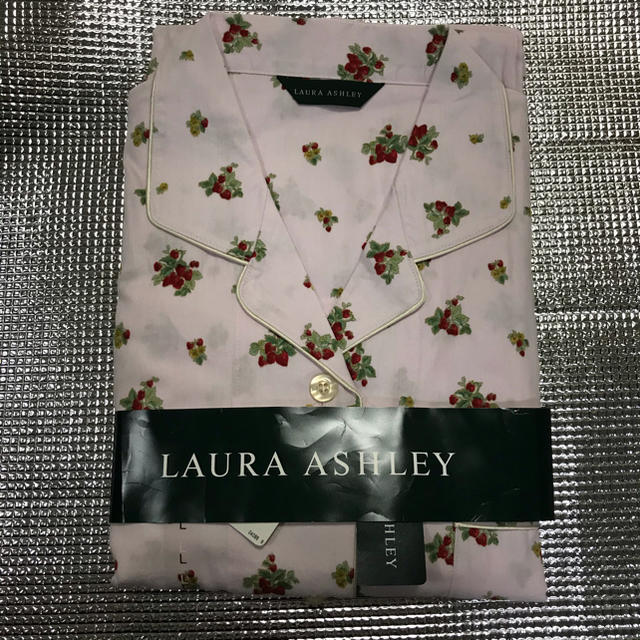 LAURA ASHLEY(ローラアシュレイ)の新品 ローラアシュレイ 長袖パジャマ L ストロベリー　ピンク レディースのルームウェア/パジャマ(パジャマ)の商品写真