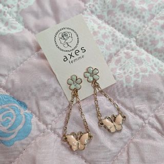 アクシーズファム(axes femme)の♡axes femme♡お花&蝶々のピアス♡(ピアス)