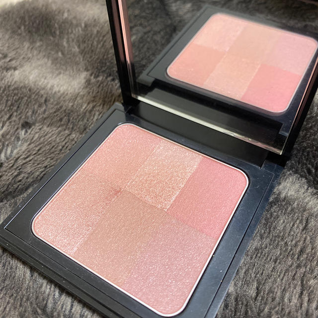 BOBBI BROWN(ボビイブラウン)のボビイブラウンブライトニングブリック04ブラッシュ コスメ/美容のベースメイク/化粧品(フェイスパウダー)の商品写真