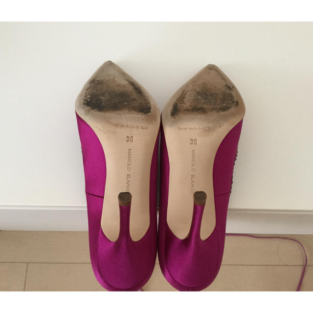 MANOLO BLAHNIK(マノロブラニク)のmanolo blahnik fuchsia satin36 /１０.5cm レディースの靴/シューズ(ハイヒール/パンプス)の商品写真