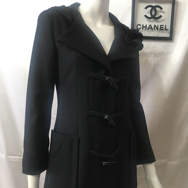 CHANEL(シャネル)のCHANEL●極美品●未使用●カメリア●ココ釦●幻のダッフルコート レディースのジャケット/アウター(ロングコート)の商品写真