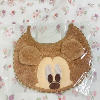 ディズニー(Disney)の【非売品】ミッキー　スタイ　よだれかけ(ベビースタイ/よだれかけ)