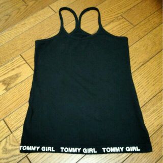 トミーガール(tommy girl)の黒＊キャミソール(キャミソール)