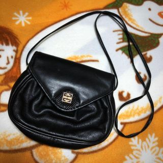 ジバンシィ(GIVENCHY)のおすすめ　ジバンシィ　ヴィンテージ　レザー　ブラック　ショルダー　ミニバッグ (ショルダーバッグ)