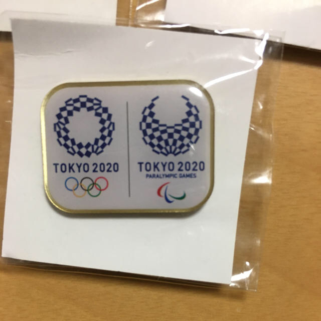 新品・未開封　3個セット品　東京オリンピック2020 ピンバッジ エンタメ/ホビーのアニメグッズ(バッジ/ピンバッジ)の商品写真