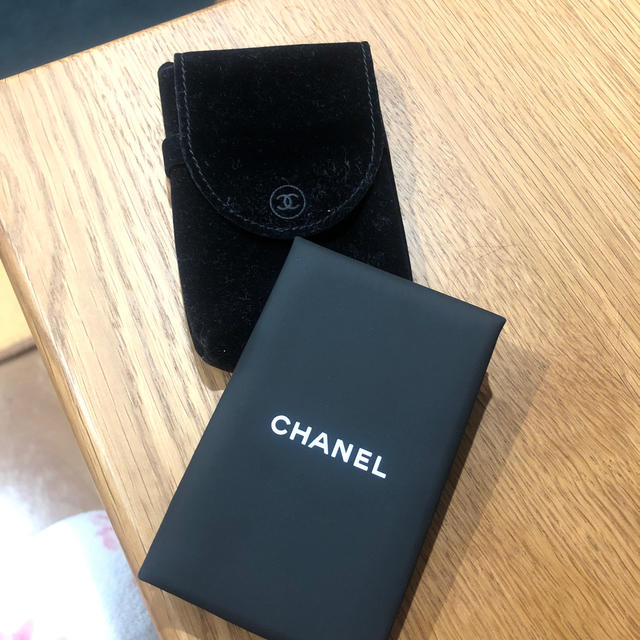 CHANEL(シャネル)のらい様アグブーツ新品CHANEL油取り コスメ/美容のベースメイク/化粧品(その他)の商品写真