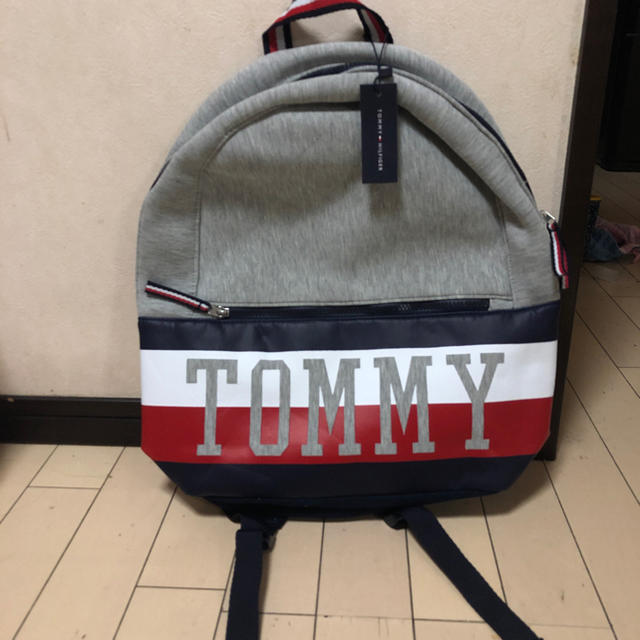 TOMMY HILFIGER(トミーヒルフィガー)の新品タグつき　トミーTommy ロゴデカリュック レディースのバッグ(リュック/バックパック)の商品写真