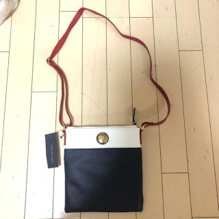 トミーヒルフィガー(TOMMY HILFIGER)の新品タグつき　トミーTommyロゴボタン皮ショルダー(ショルダーバッグ)