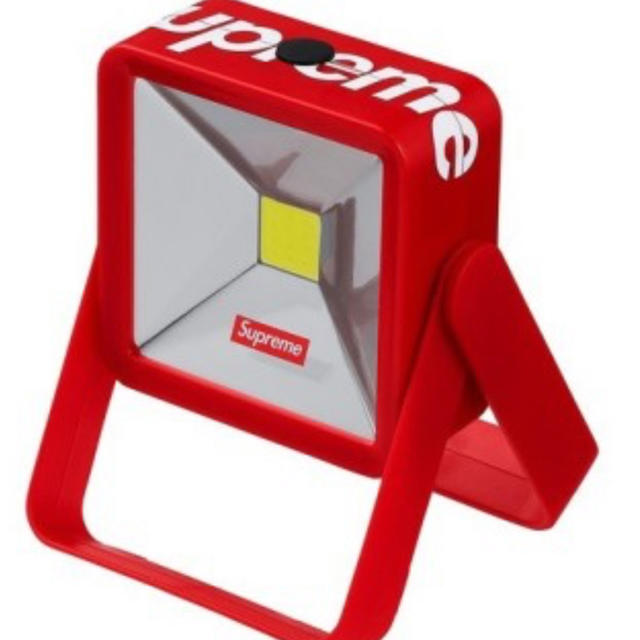 18A/W Supreme Magnetic Kickstand Light 赤 スポーツ/アウトドアのアウトドア(ライト/ランタン)の商品写真