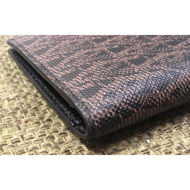 生まれのブランドで 極美品 SAINT LAURENT パスケース キャビアスキン
