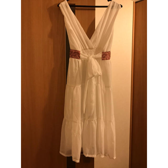 【新品未使用】リゾート風ワンピース　Sサイズ レディースのフォーマル/ドレス(ミディアムドレス)の商品写真