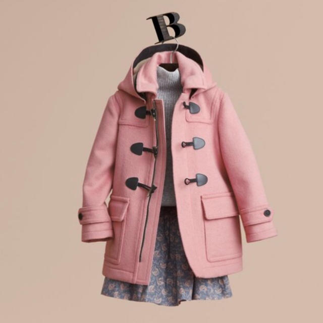 BURBERRY(バーバリー)の【とまとまと様ご専用です】バーバリー  ダッフルコート　4y キッズ/ベビー/マタニティのキッズ服女の子用(90cm~)(コート)の商品写真