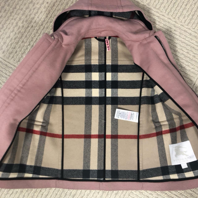 BURBERRY(バーバリー)の【とまとまと様ご専用です】バーバリー  ダッフルコート　4y キッズ/ベビー/マタニティのキッズ服女の子用(90cm~)(コート)の商品写真