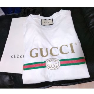 グッチ(Gucci)の美品 定価7万円 GUCCI ロゴオーバーサイズTシャツフラワーアップリケ(Tシャツ(半袖/袖なし))