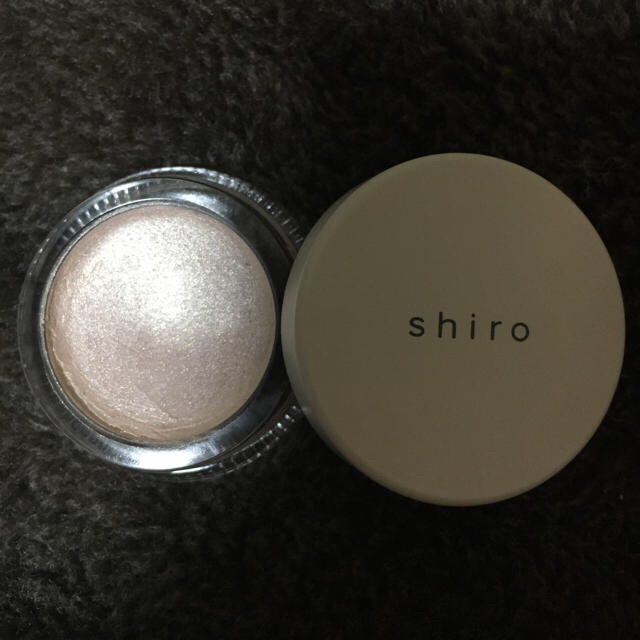 shiro(シロ)のSHIRO シルクハイライター 8H01  シャンパン コスメ/美容のベースメイク/化粧品(フェイスカラー)の商品写真