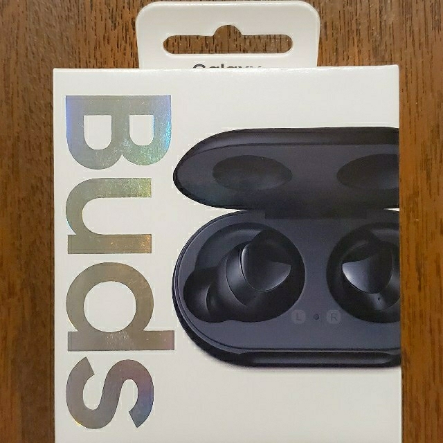 SAMSUNG(サムスン)の【新品未開封】Samsung Galaxy buds 黒 完全ワイヤレスイヤホン スマホ/家電/カメラのオーディオ機器(ヘッドフォン/イヤフォン)の商品写真