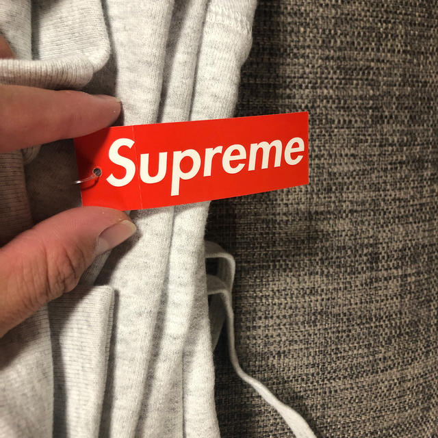 Supreme(シュプリーム)のsupreme  the  most  hooded  sweatshirt メンズのトップス(パーカー)の商品写真