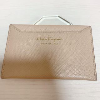 サルヴァトーレフェラガモ(Salvatore Ferragamo)のSalvatore Ferragamo 定期入れ　ベージュ(名刺入れ/定期入れ)